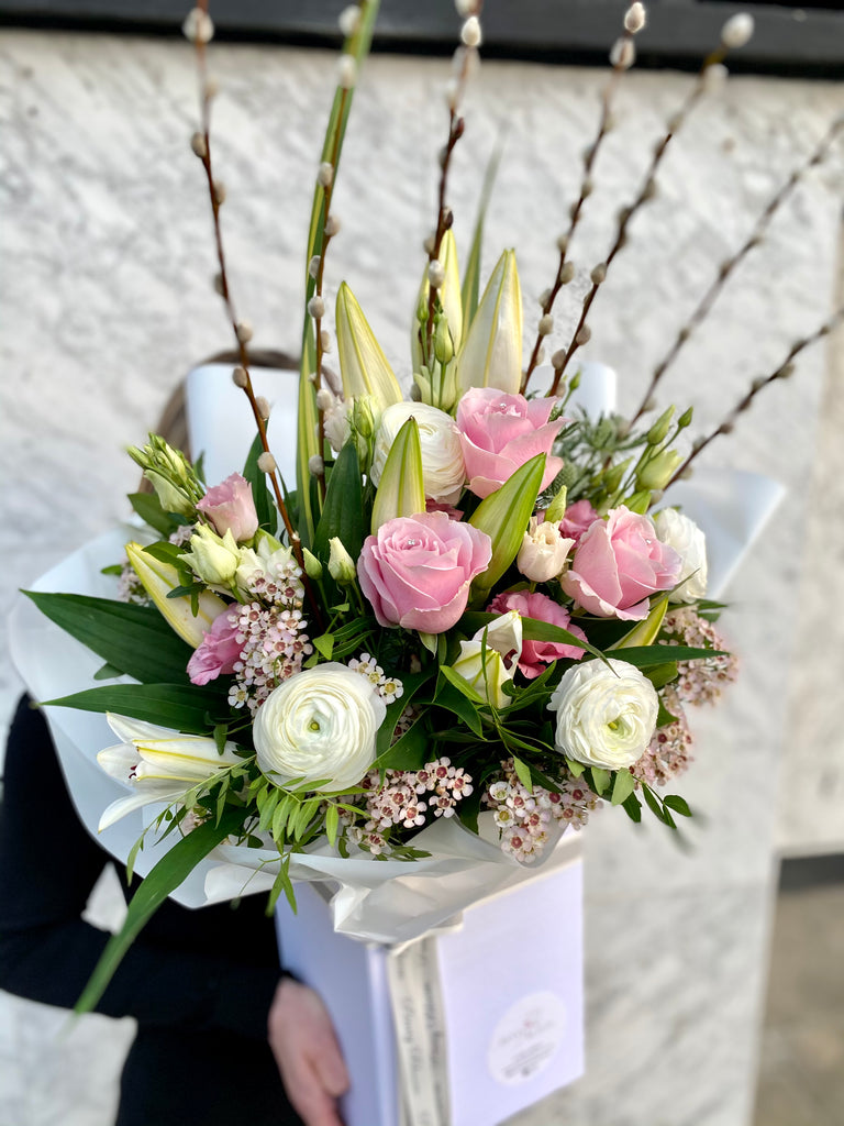 pink roses and white lillies bouquet