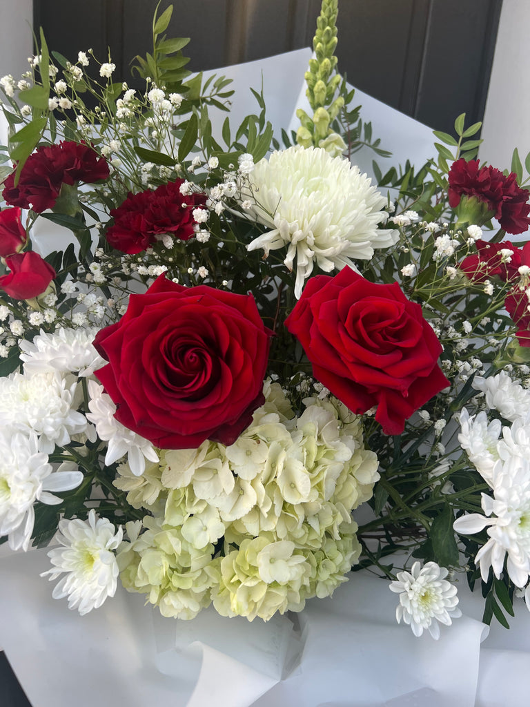 red and white bouquet with hydrangeas, blooms and roses